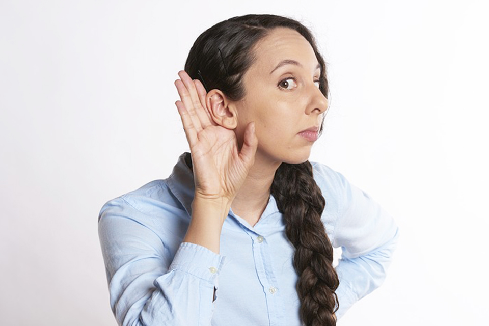 2021年WHO《世界聽力報告》指出2050年每4人有1人聽損 恐增失智風險